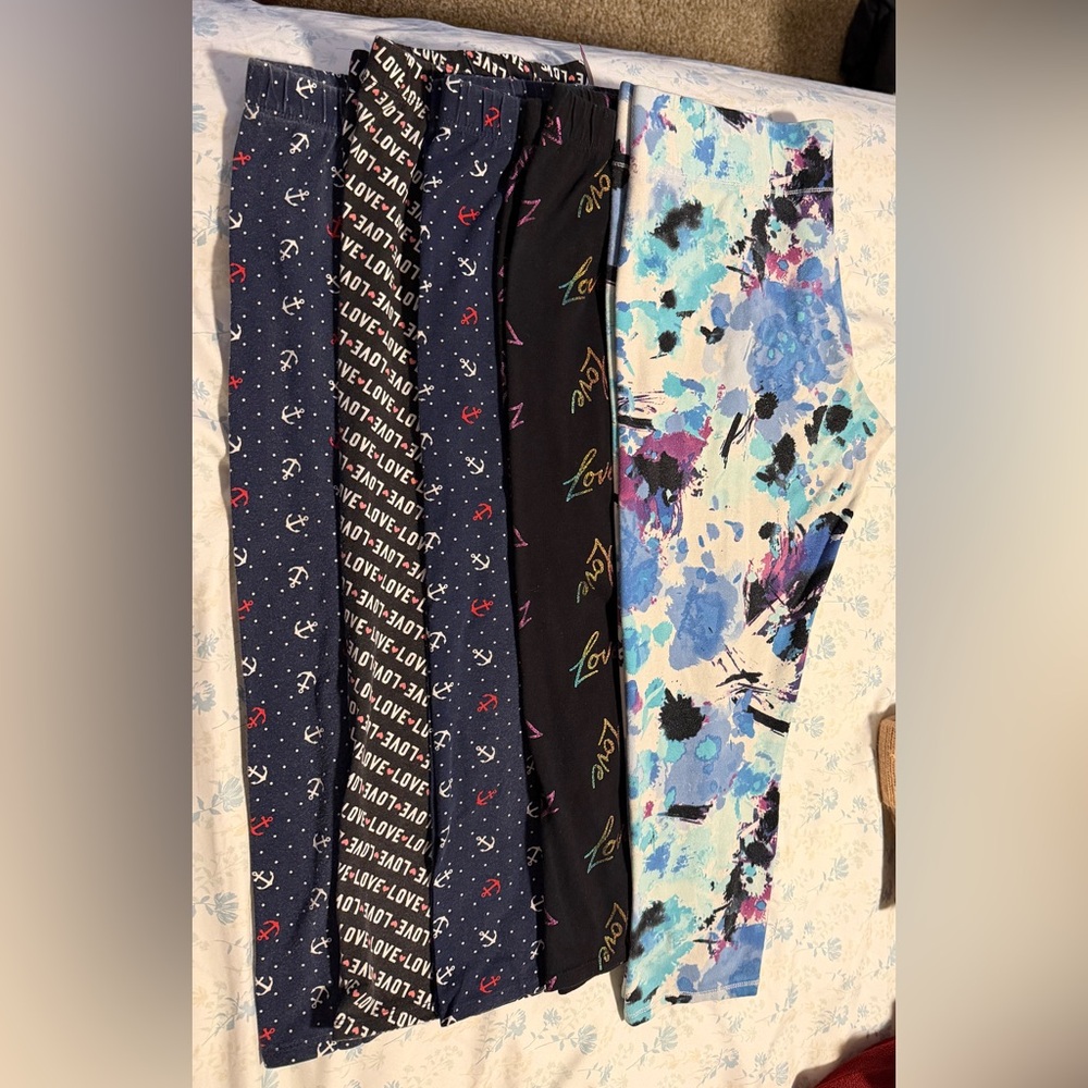 5 capri leggins 4 by NO BO 1 by unknown sizes 1-XL, 2-XL15/17, 2-XXL19,